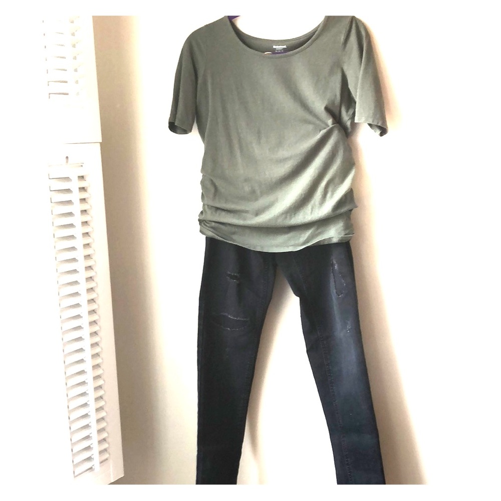 MATERNITY. JessicaSimpson jeans and Motherhood T